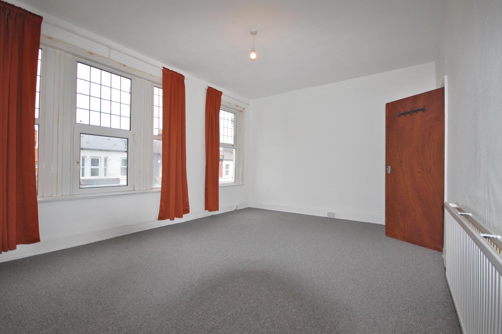1 bed property in First Floor 8 Raleigh Road, London